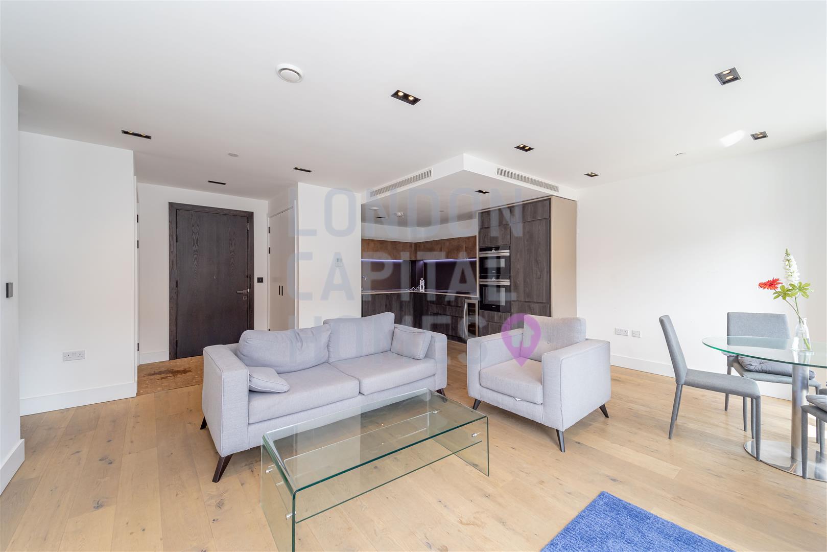 2 bed property in 2 Exchange Gardens, London